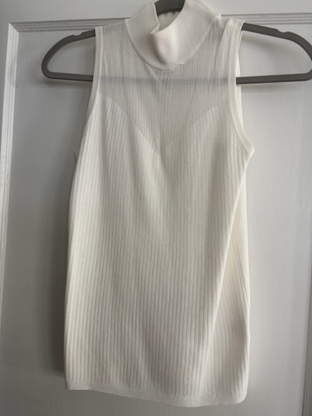 T TAHARI Sleeveless Ribbed Mock Neck Tank Top